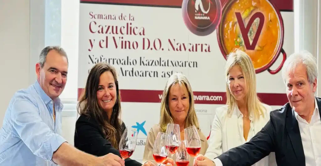 50 establecimientos celebran la 25ª Semana de la Cazuelica y el Vino D.O. Navarra Brindis de la rueda de prensa de la Semana de la Cazuelica y el vino D.O. Navarra